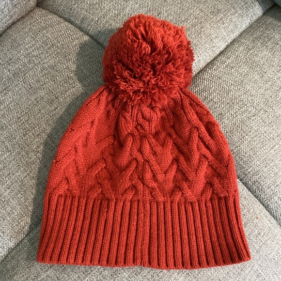 NWT FRYE CABLE BEANIE WITH SELF POM - Picture 5 of 6